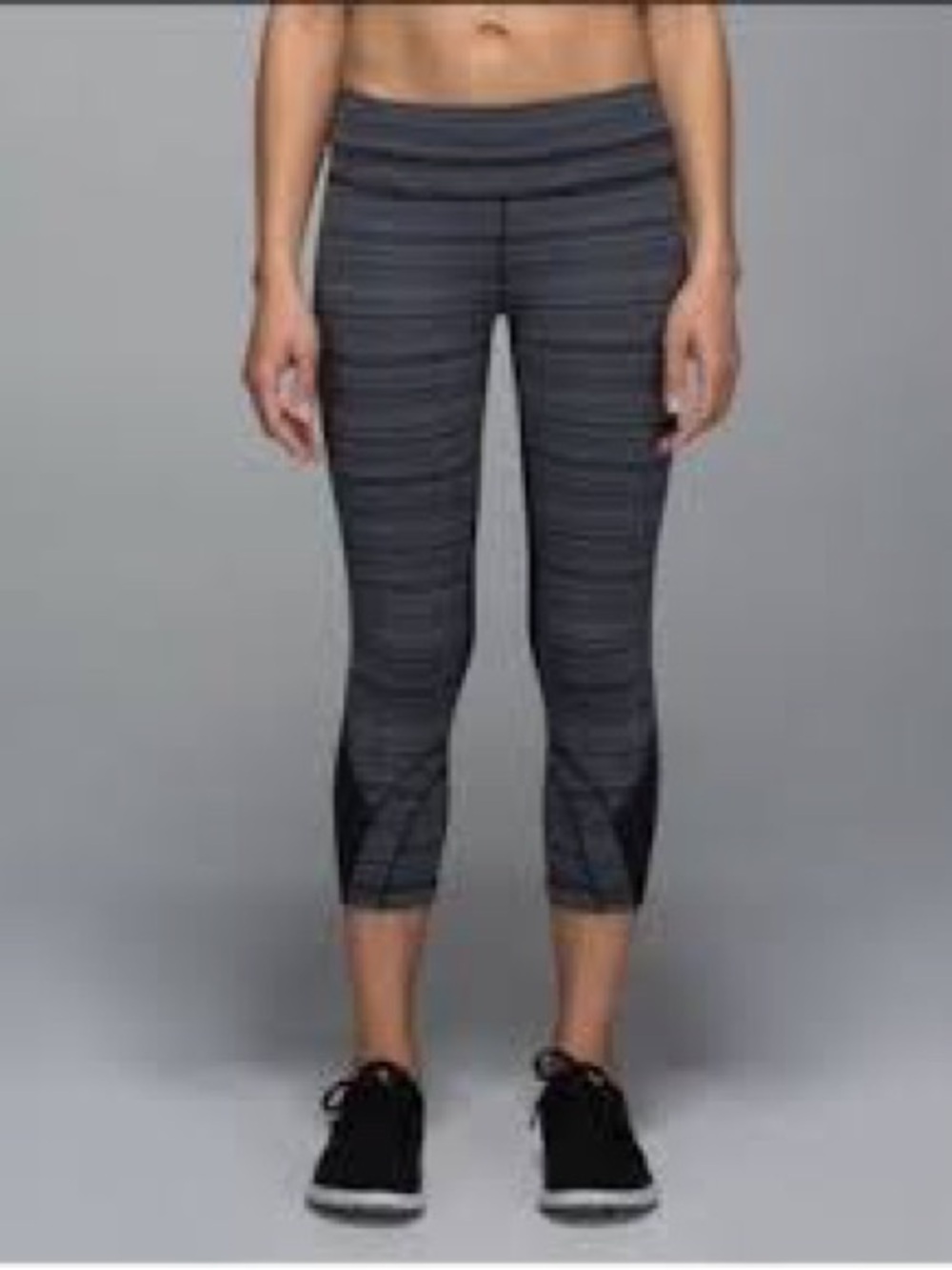 Lululemon Women's Gray Striped Active Capri Leggings size 2